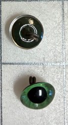#3020 Green 13mm Glass Eyes with pig tail